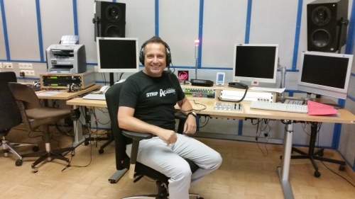 Hier um 17 Uhr pünktlichst zum Interview im Studio STBR 1 beim Bayerischen Rundfunk.